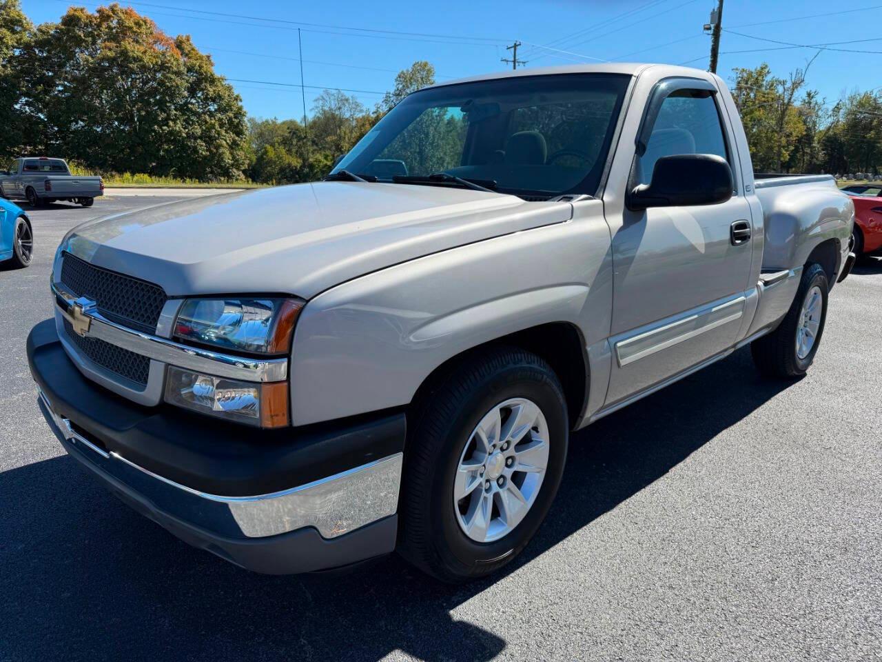 Chevrolet Silverado 1500 Reg Cab 119.0" WB LS 2005