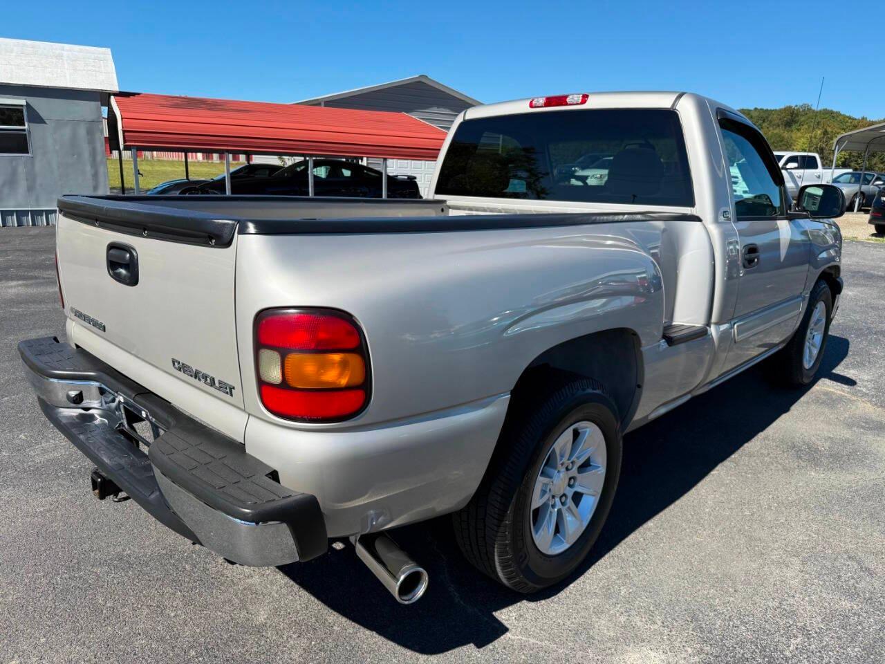 Chevrolet Silverado 1500 Reg Cab 119.0" WB LS 2005
