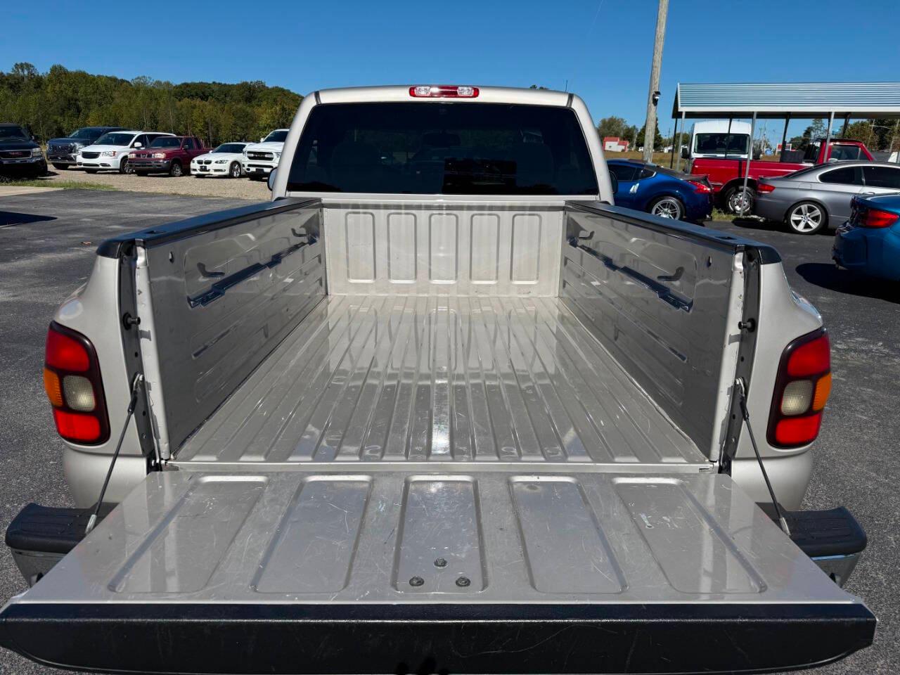 Chevrolet Silverado 1500 Reg Cab 119.0" WB LS 2005