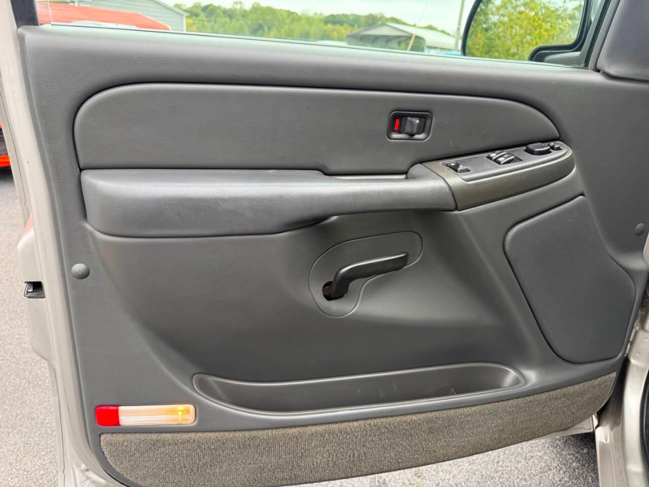 Chevrolet Silverado 1500 Reg Cab 119.0" WB LS 2005