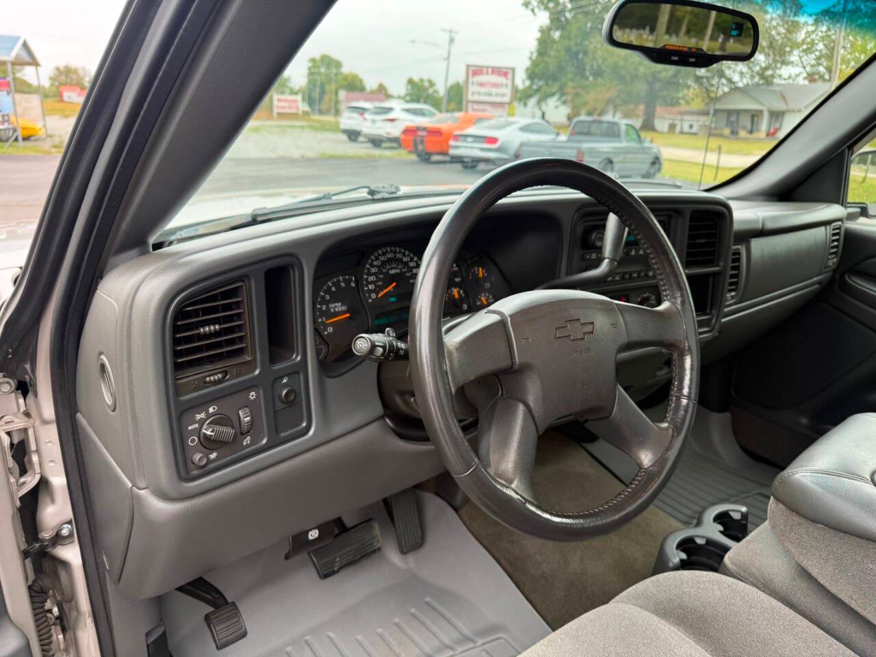 Chevrolet Silverado 1500 Reg Cab 119.0" WB LS 2005