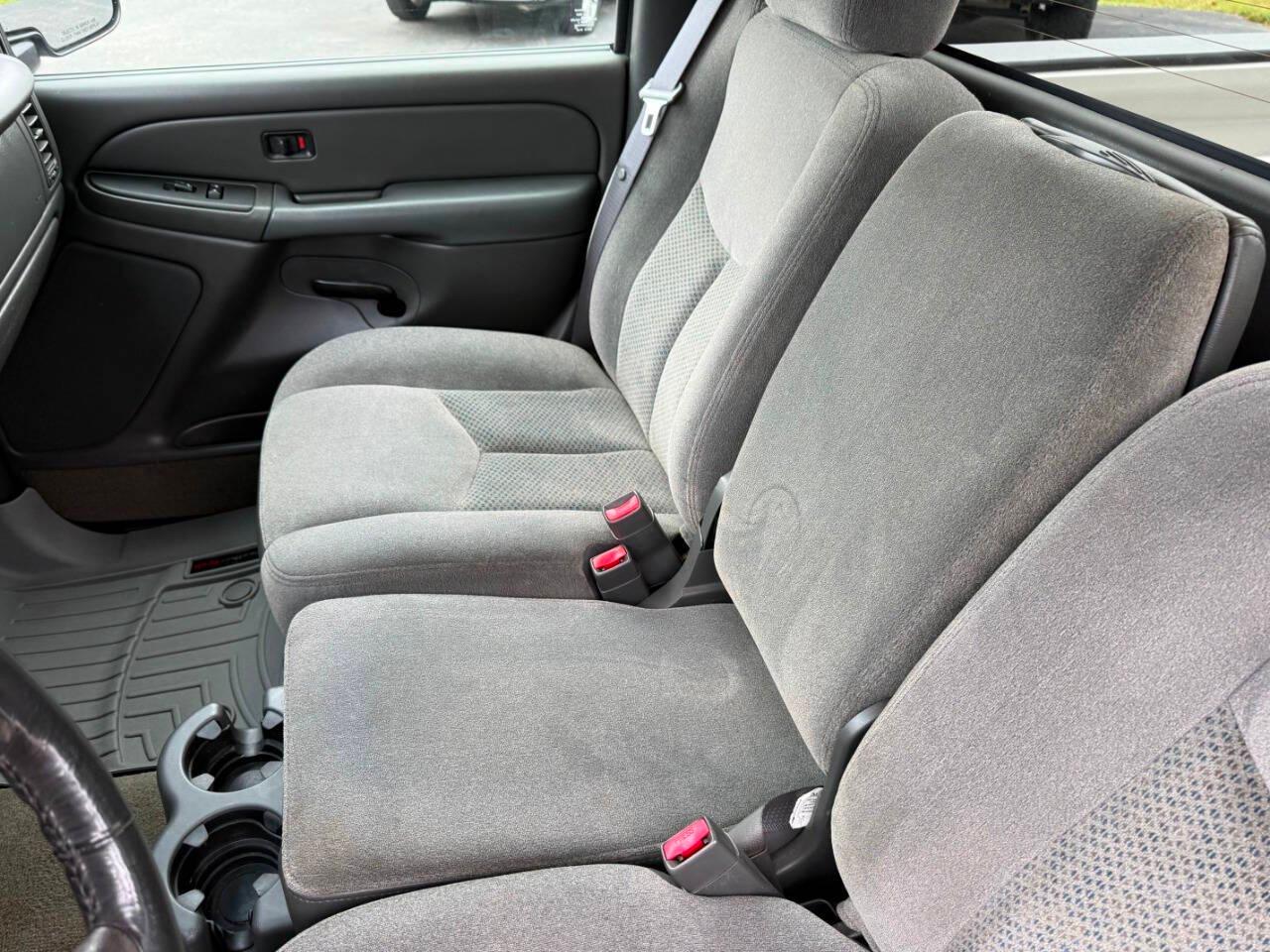 Chevrolet Silverado 1500 Reg Cab 119.0" WB LS 2005
