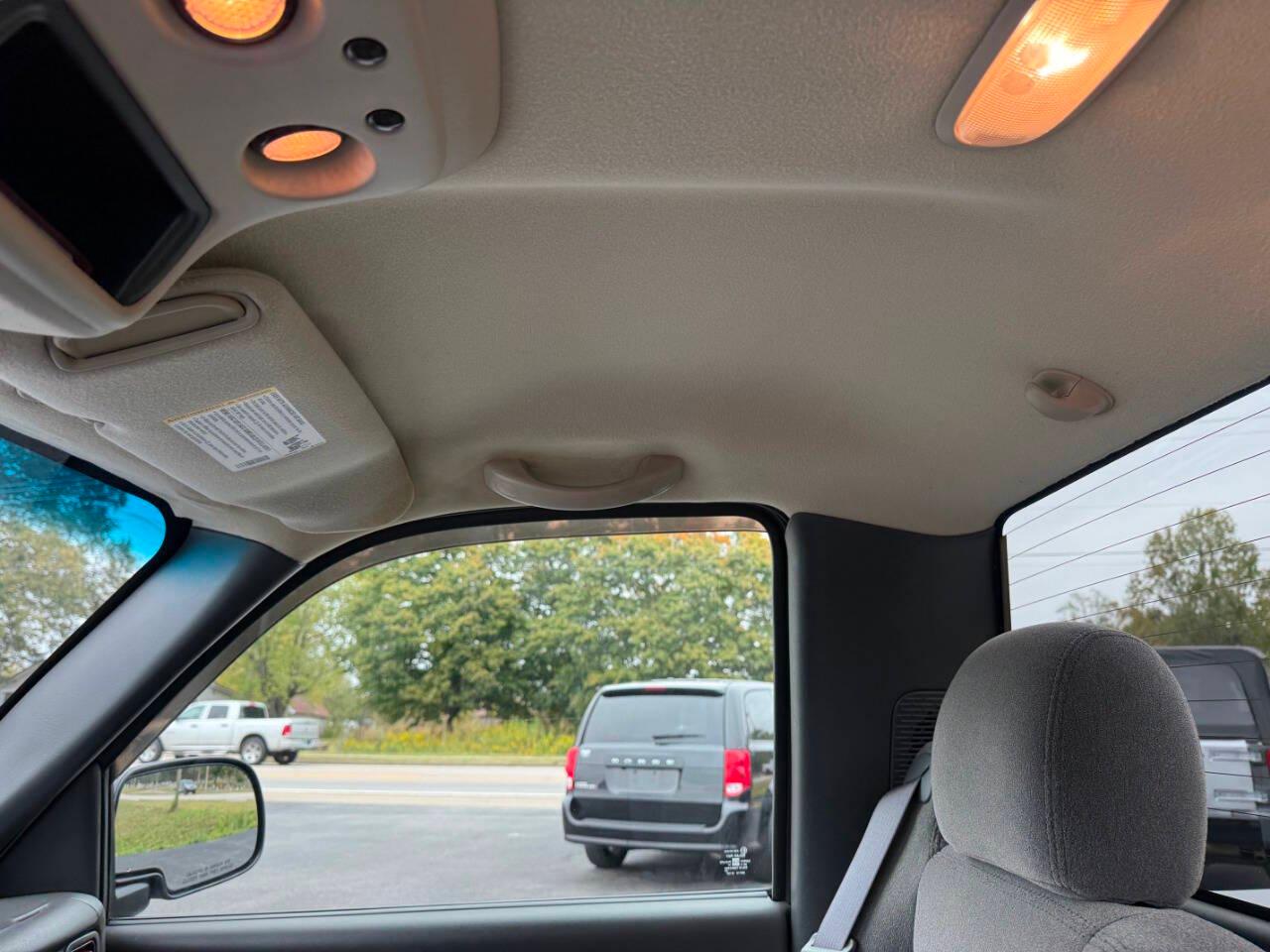 Chevrolet Silverado 1500 Reg Cab 119.0" WB LS 2005