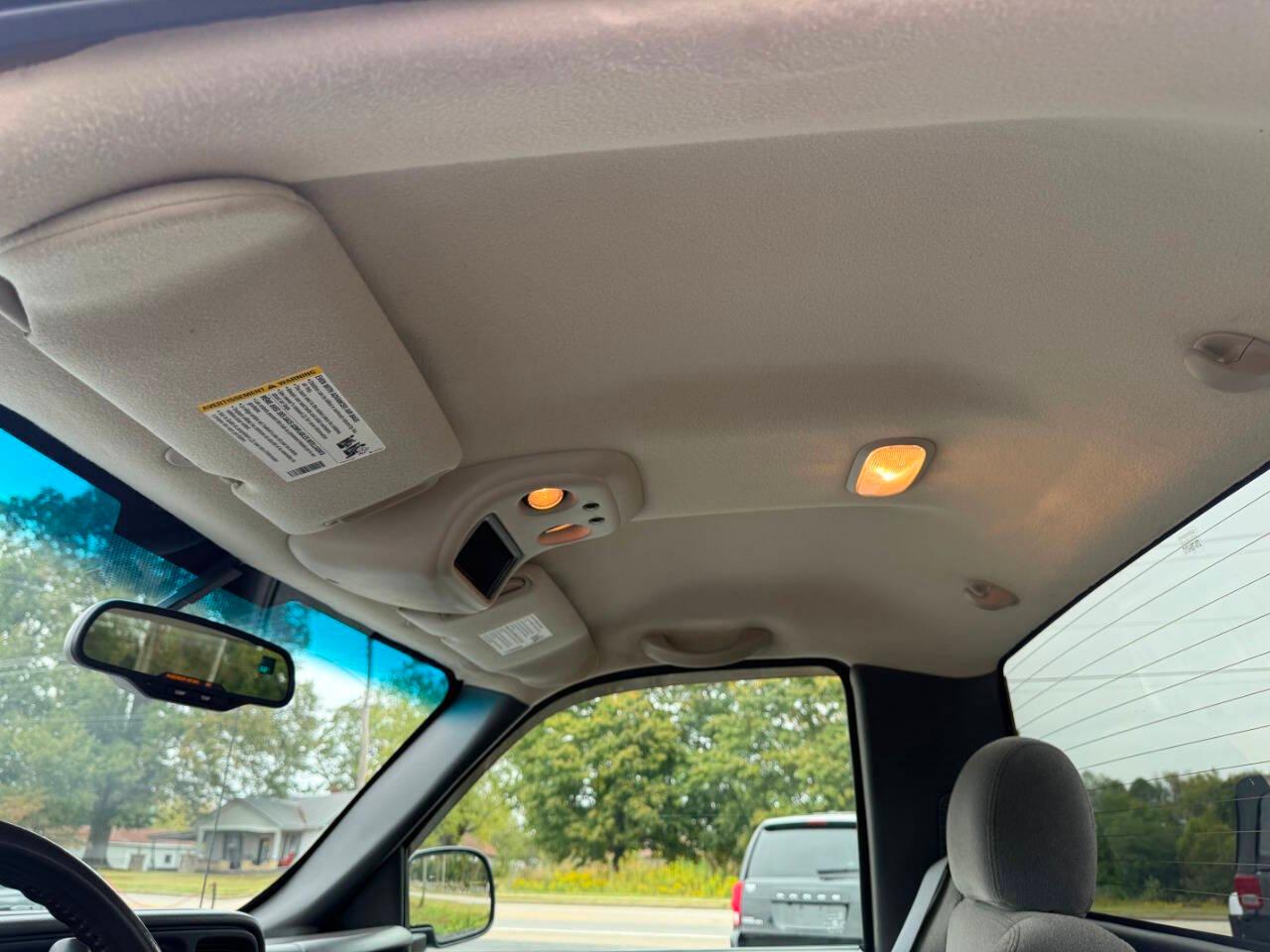 Chevrolet Silverado 1500 Reg Cab 119.0" WB LS 2005