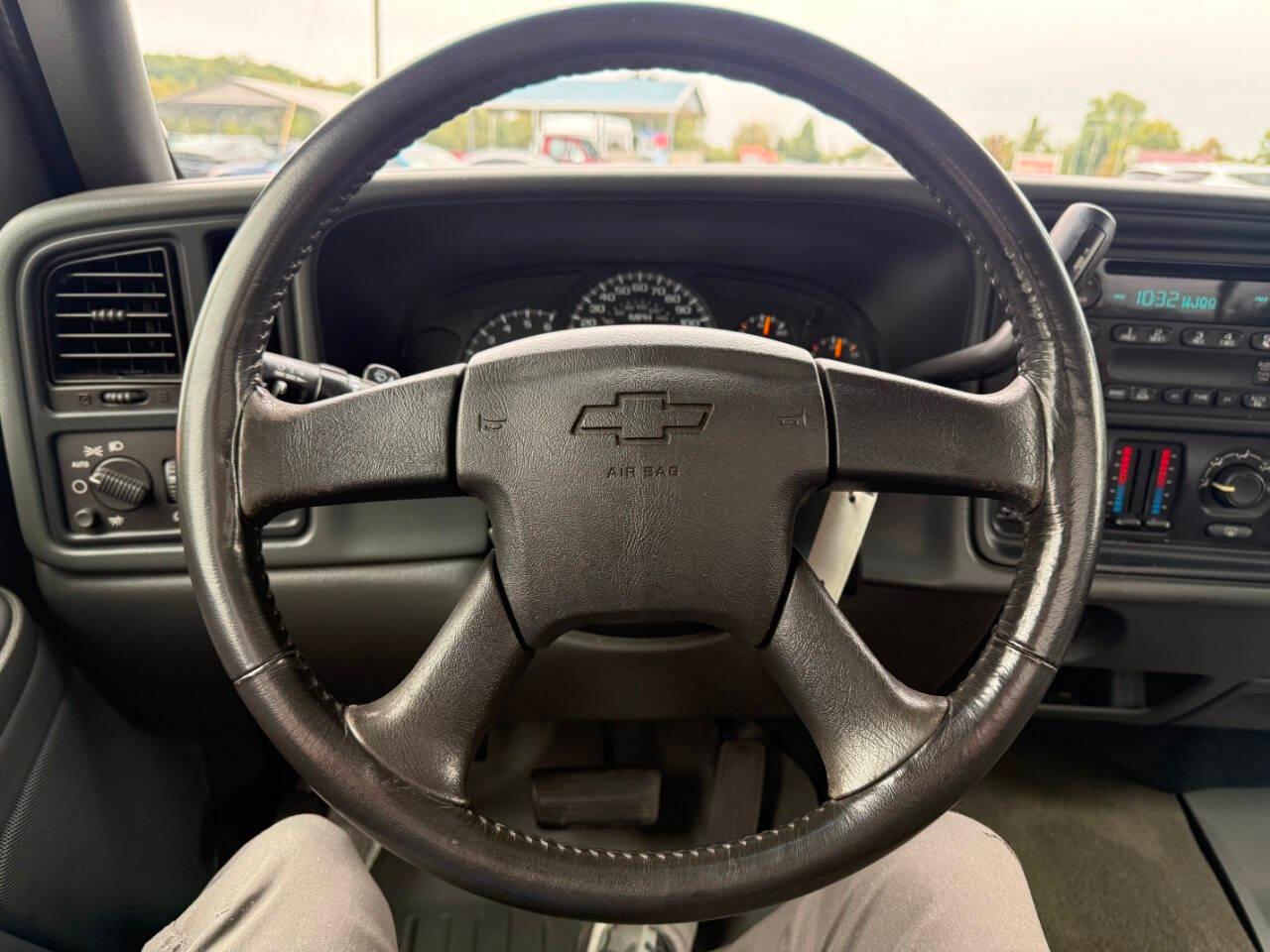 Chevrolet Silverado 1500 Reg Cab 119.0" WB LS 2005
