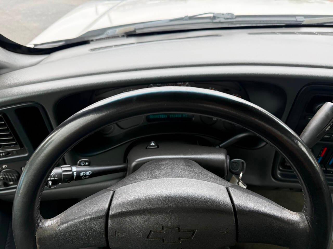 Chevrolet Silverado 1500 Reg Cab 119.0" WB LS 2005