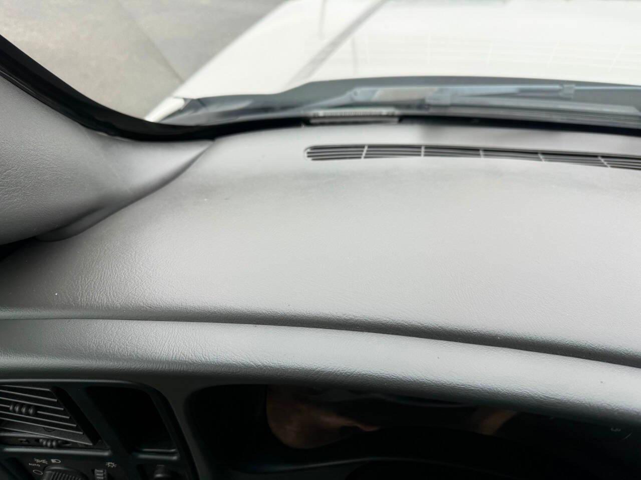 Chevrolet Silverado 1500 Reg Cab 119.0" WB LS 2005