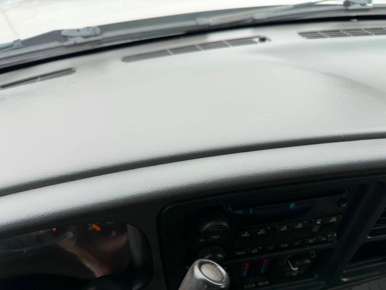 Chevrolet Silverado 1500 Reg Cab 119.0" WB LS 2005