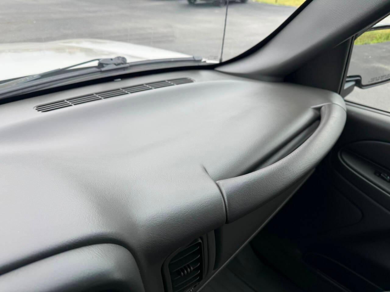 Chevrolet Silverado 1500 Reg Cab 119.0" WB LS 2005