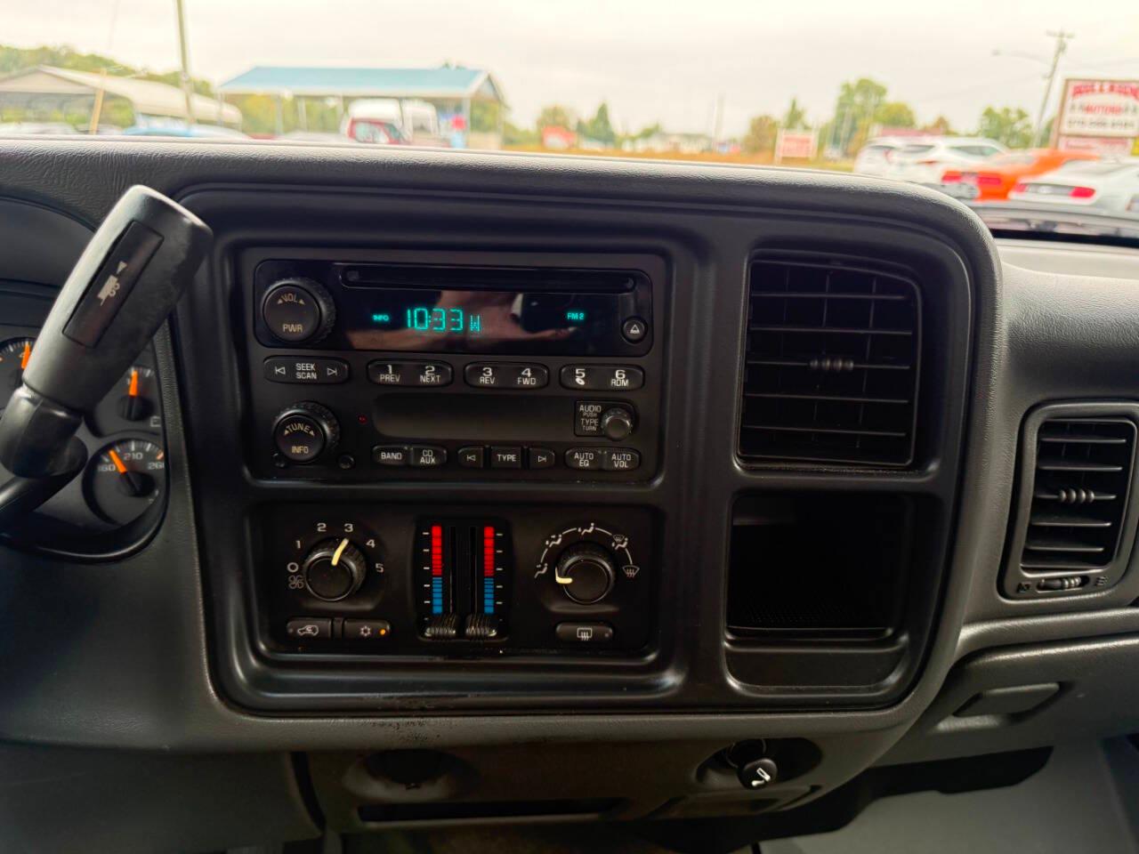 Chevrolet Silverado 1500 Reg Cab 119.0" WB LS 2005