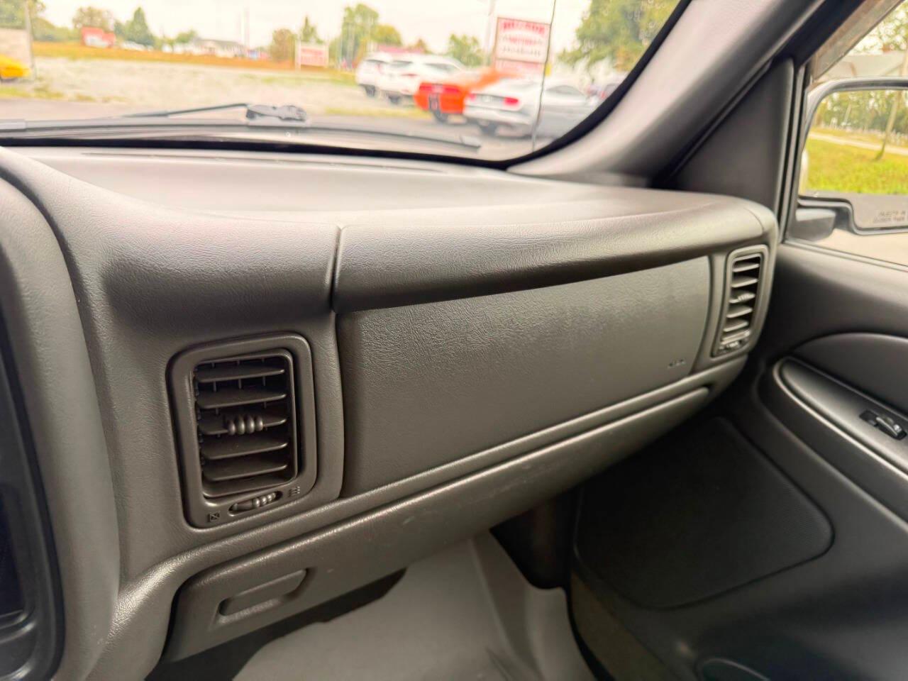 Chevrolet Silverado 1500 Reg Cab 119.0" WB LS 2005