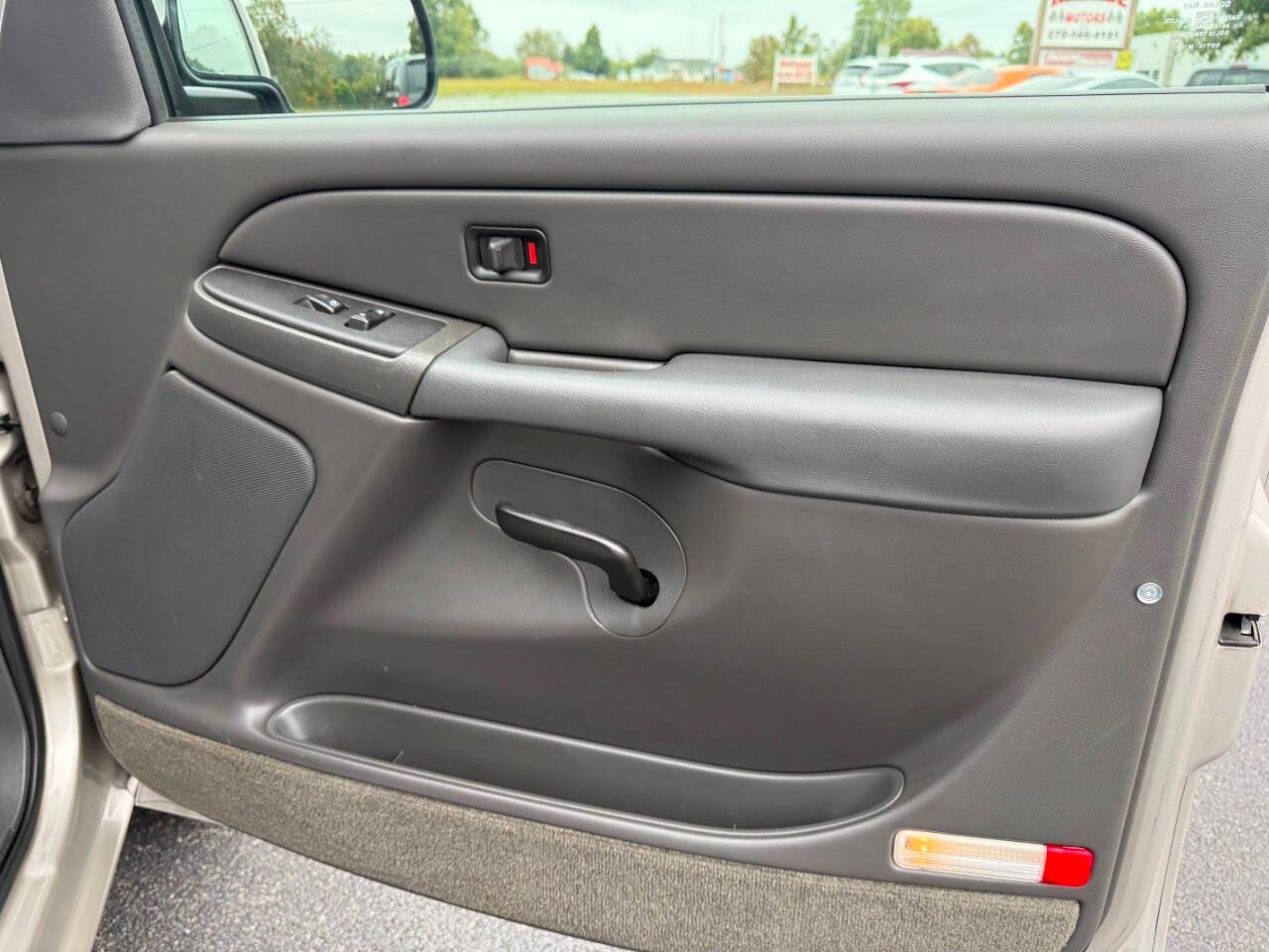 Chevrolet Silverado 1500 Reg Cab 119.0" WB LS 2005