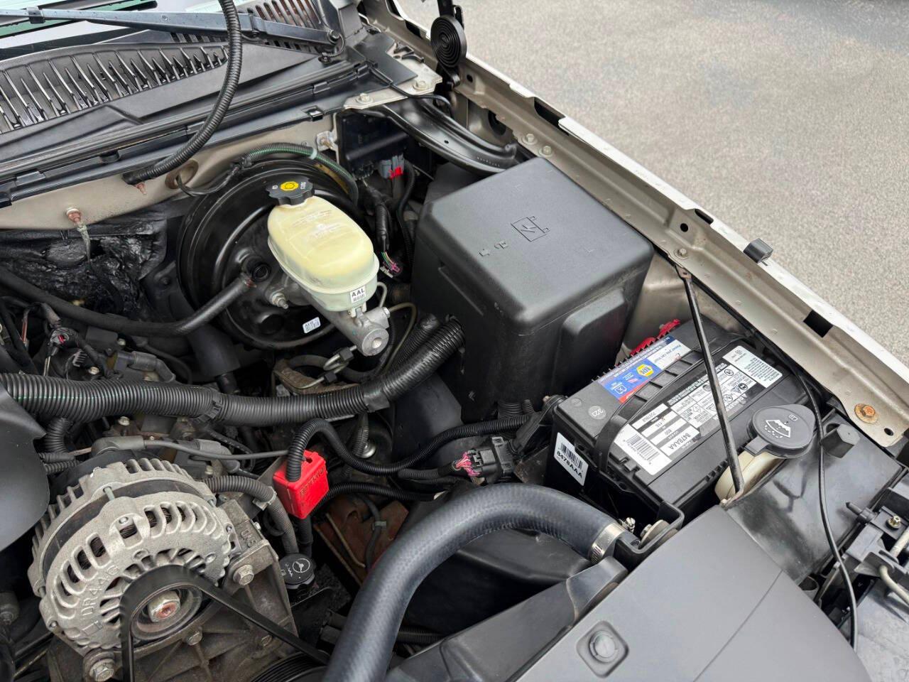 Chevrolet Silverado 1500 Reg Cab 119.0" WB LS 2005