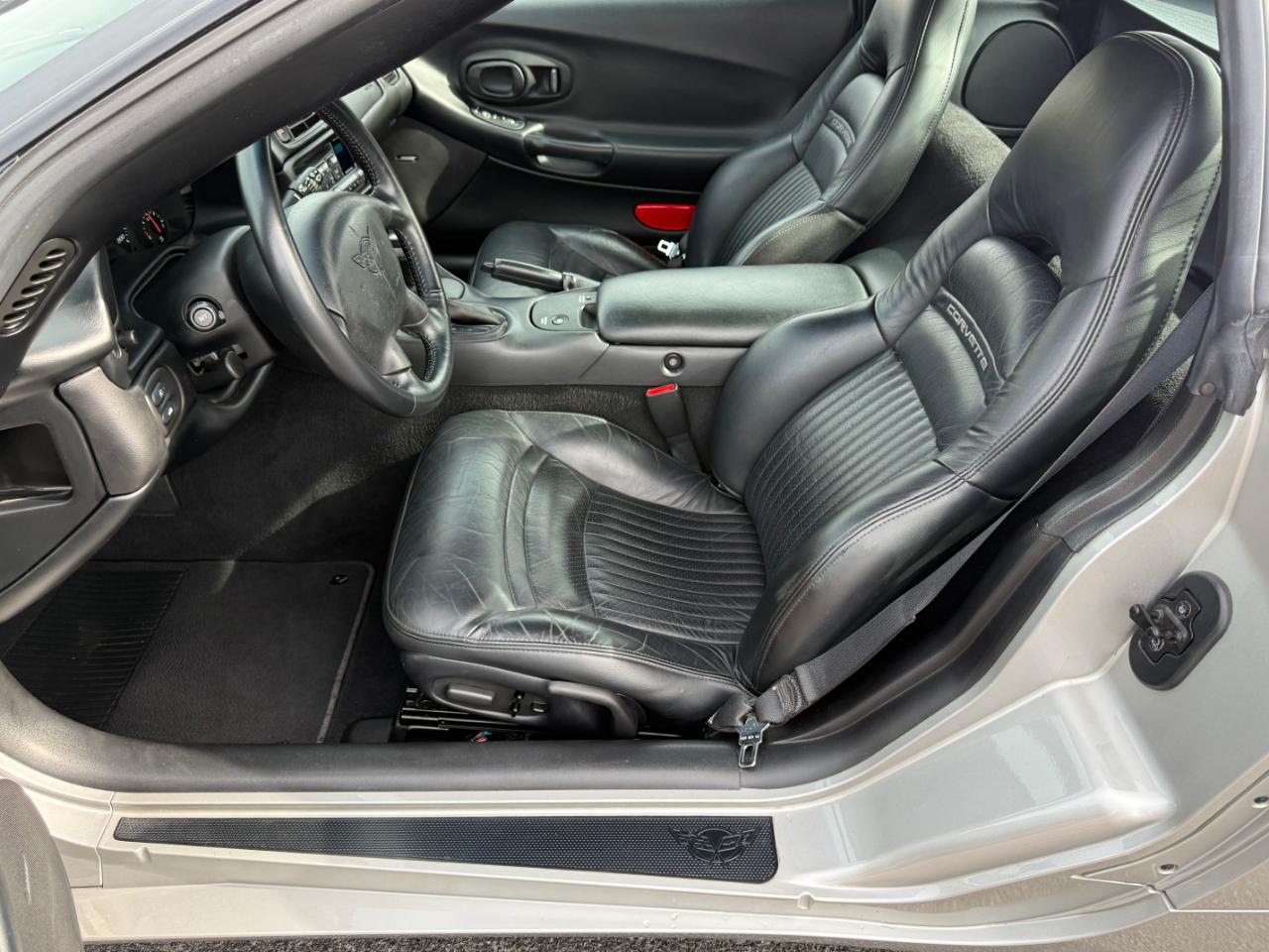 Chevrolet Corvette 2dr Cpe 2004