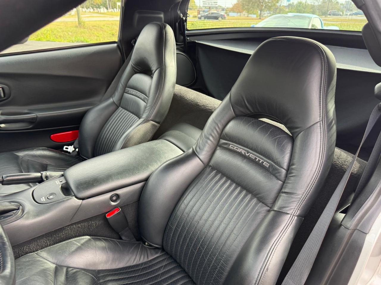 Chevrolet Corvette 2dr Cpe 2004