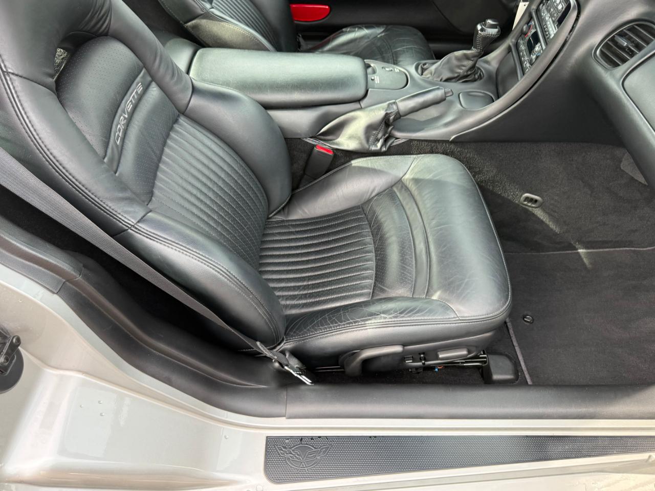 Chevrolet Corvette 2dr Cpe 2004