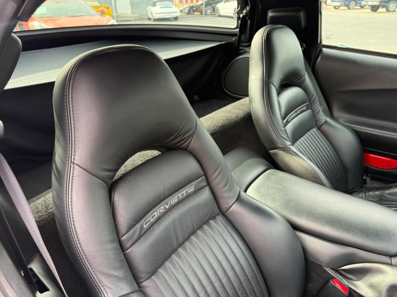 Chevrolet Corvette 2dr Cpe 2004
