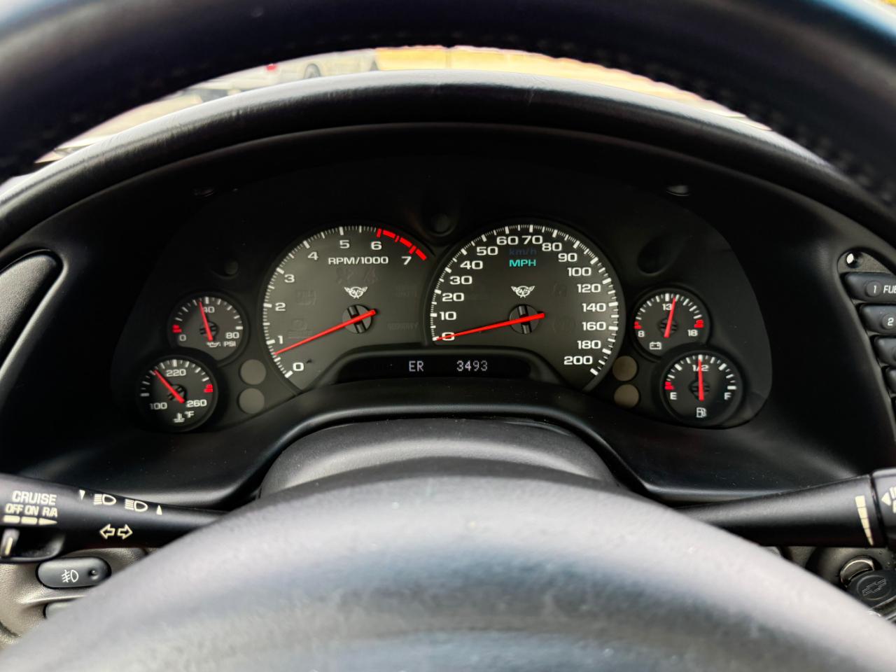 Chevrolet Corvette 2dr Cpe 2004