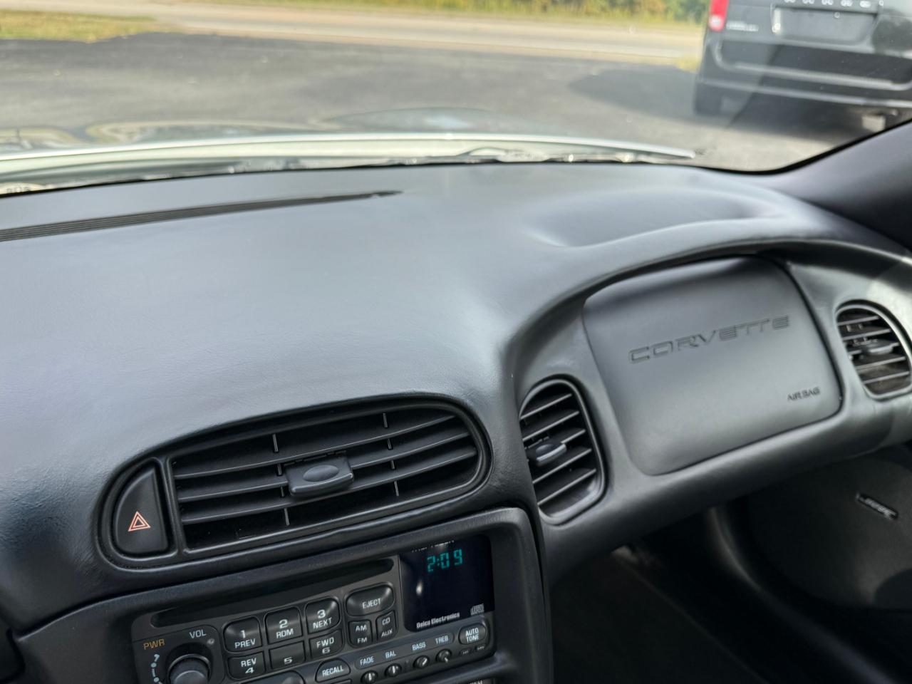Chevrolet Corvette 2dr Cpe 2004