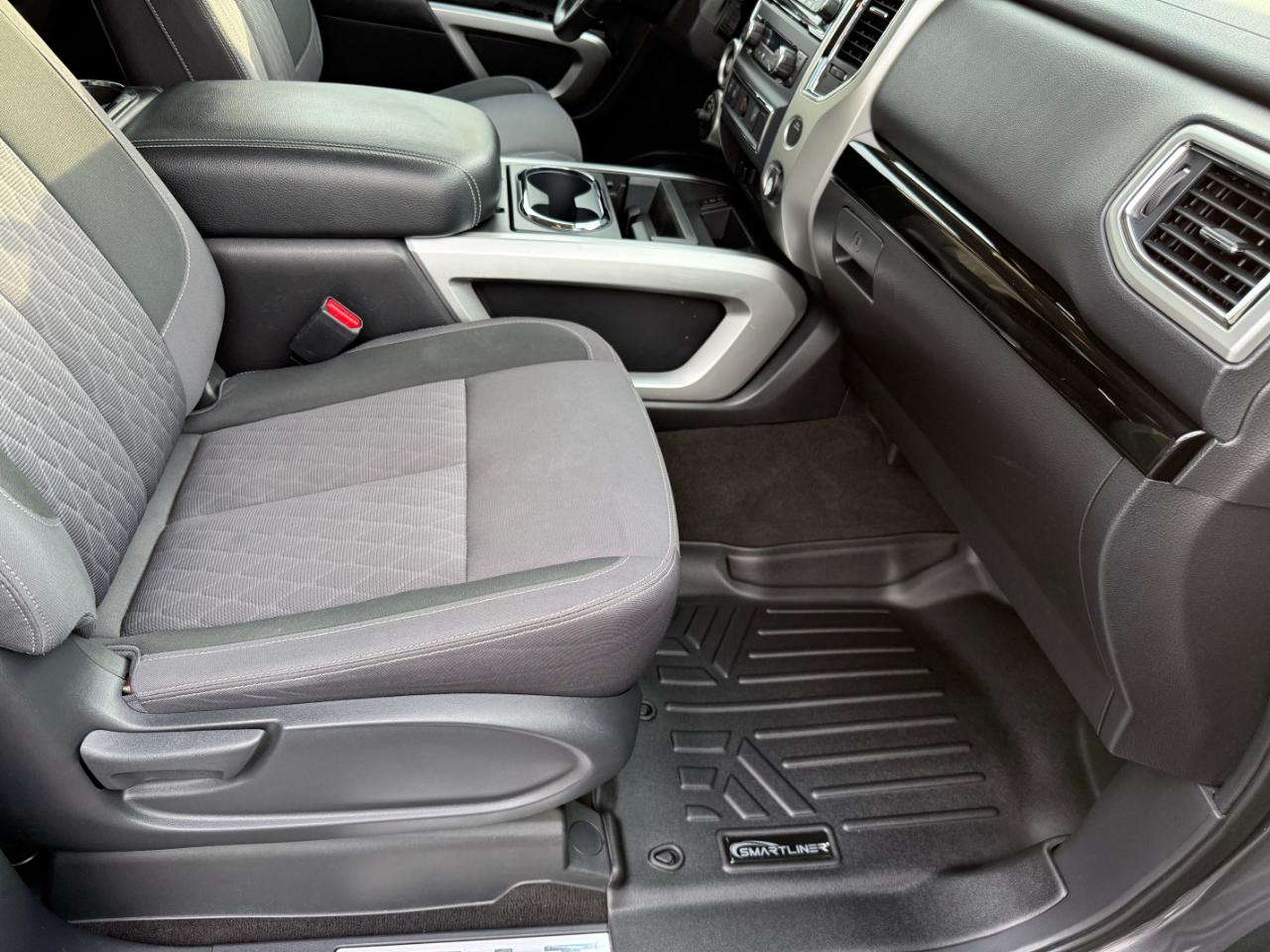 Nissan Titan 4x4 Crew Cab SV 2020