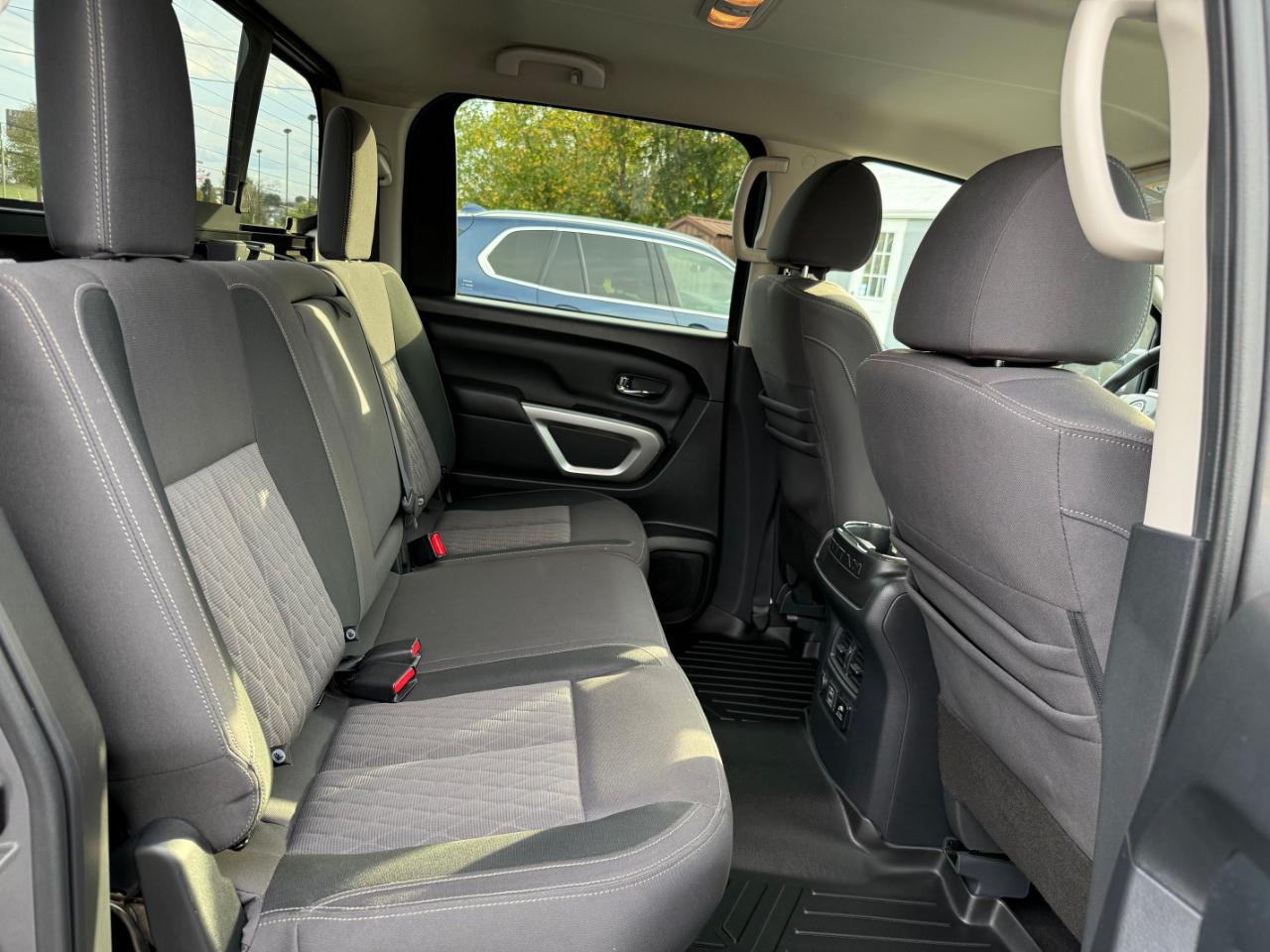 Nissan Titan 4x4 Crew Cab SV 2020