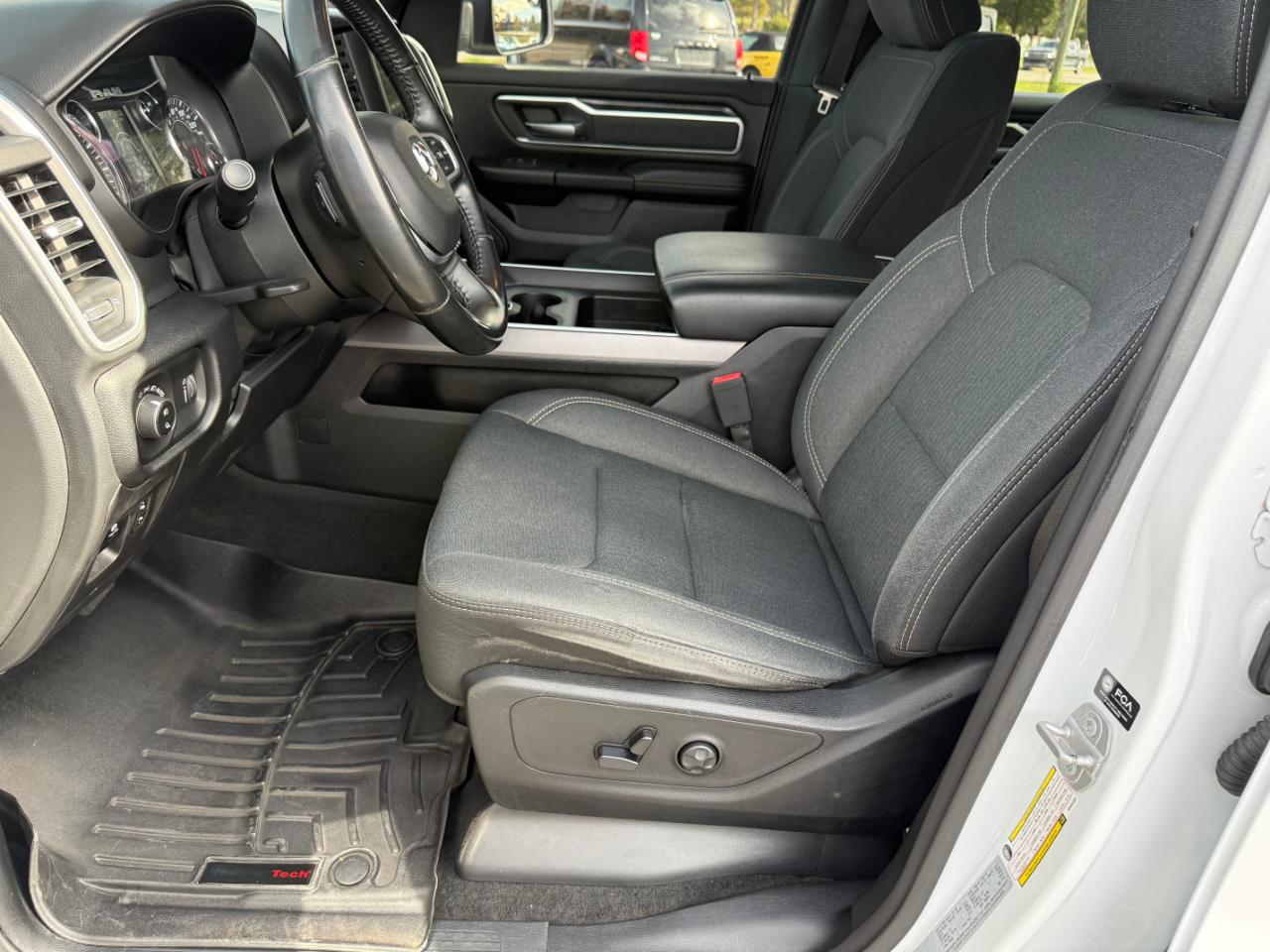 RAM 1500 Big Horn 4x4 Crew Cab 5'7" Box 2021