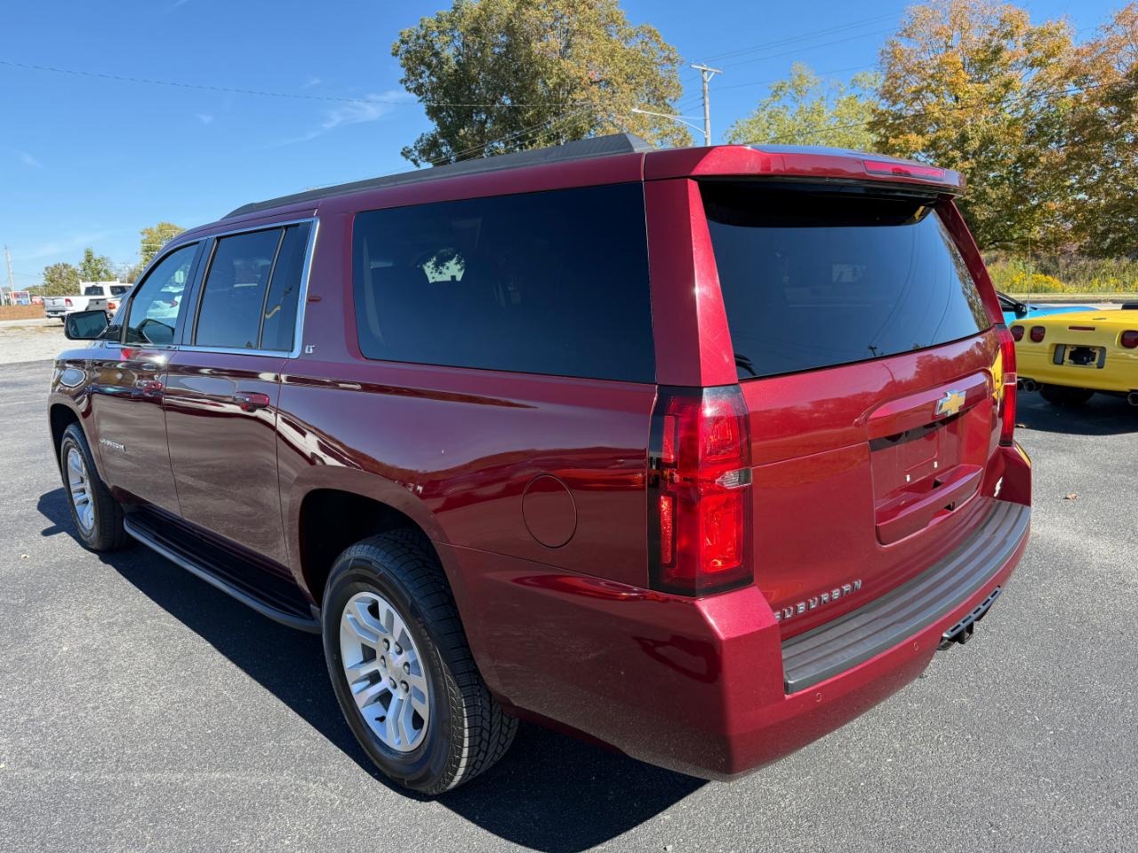Chevrolet Suburban 4WD 4dr 1500 LT 2019
