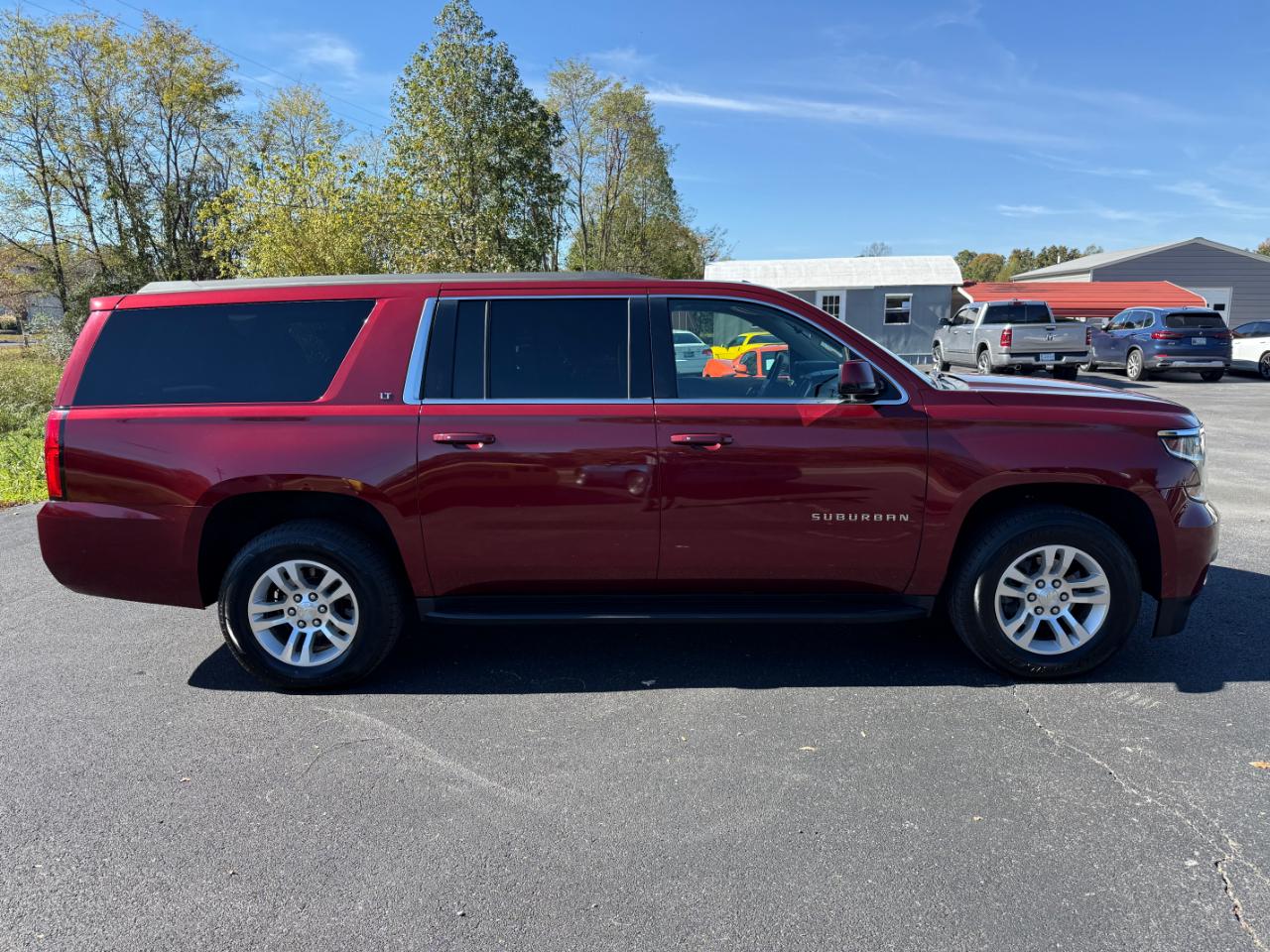 Chevrolet Suburban 4WD 4dr 1500 LT 2019