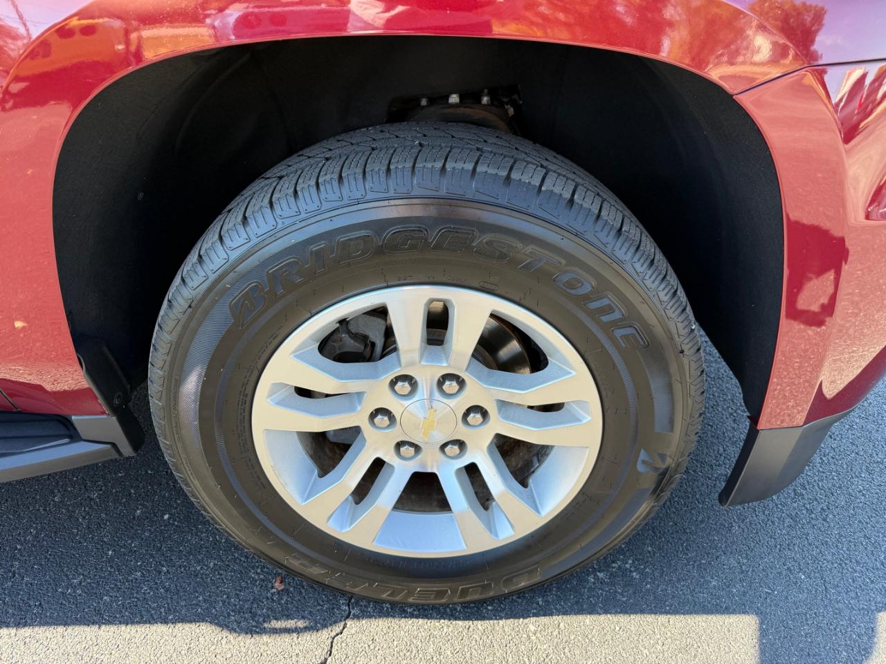 Chevrolet Suburban 4WD 4dr 1500 LT 2019