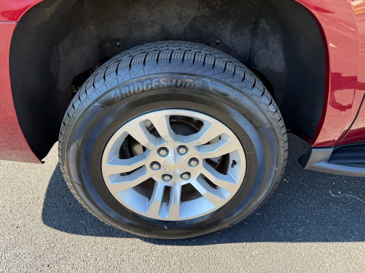 Chevrolet Suburban 4WD 4dr 1500 LT 2019