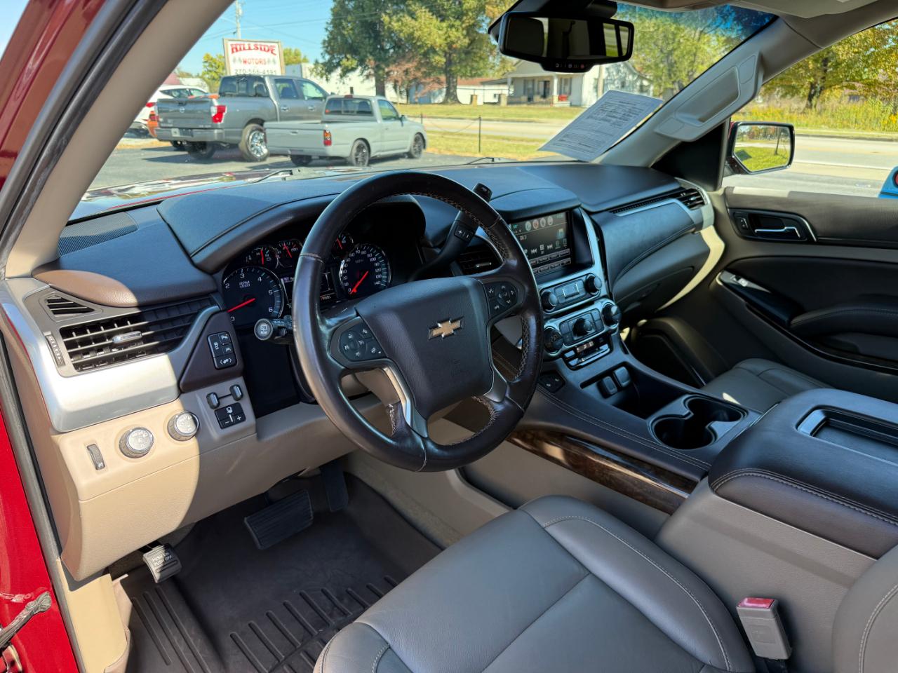 Chevrolet Suburban 4WD 4dr 1500 LT 2019