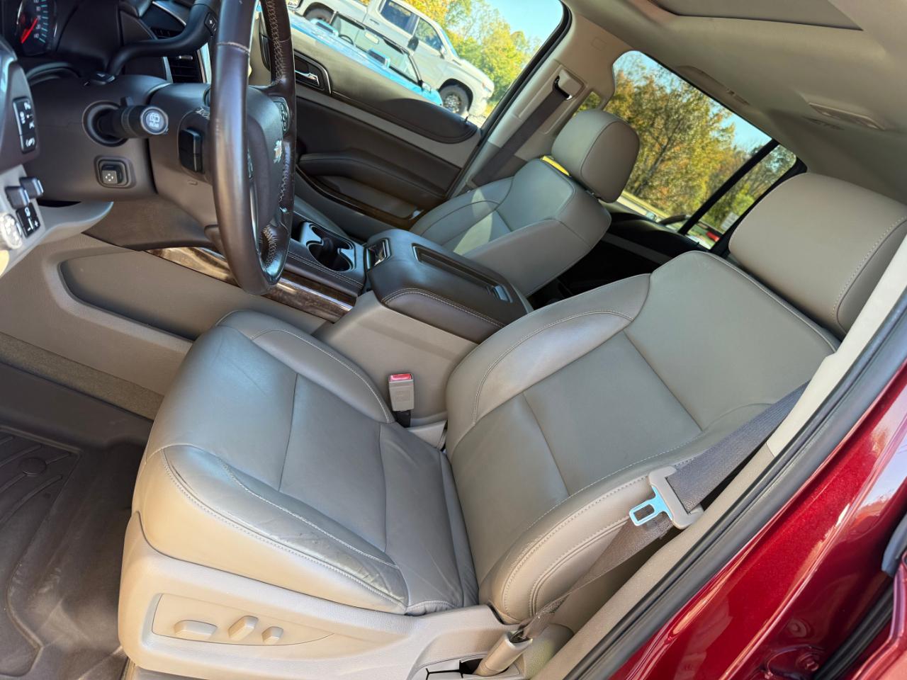 Chevrolet Suburban 4WD 4dr 1500 LT 2019