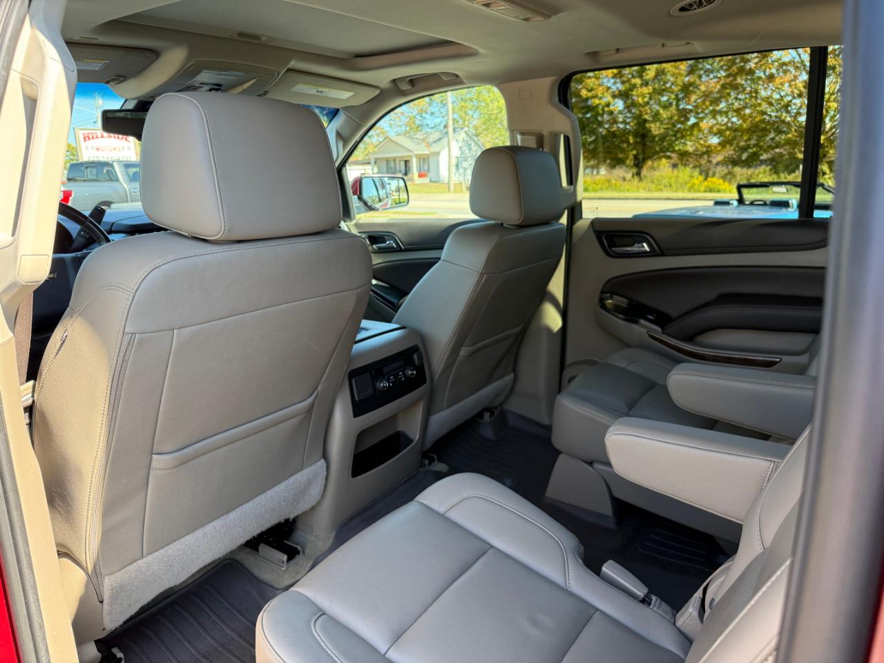 Chevrolet Suburban 4WD 4dr 1500 LT 2019