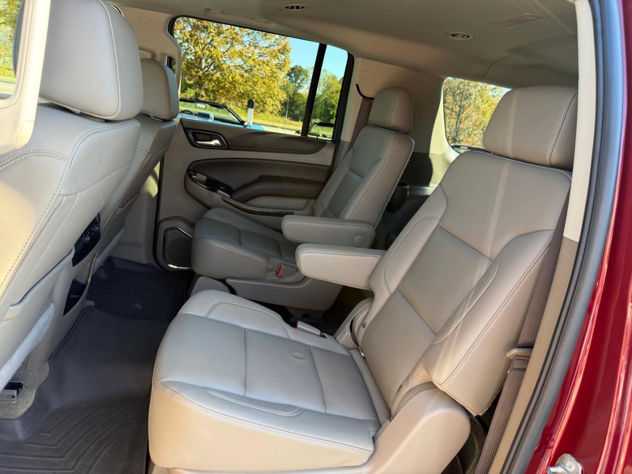 Chevrolet Suburban 4WD 4dr 1500 LT 2019