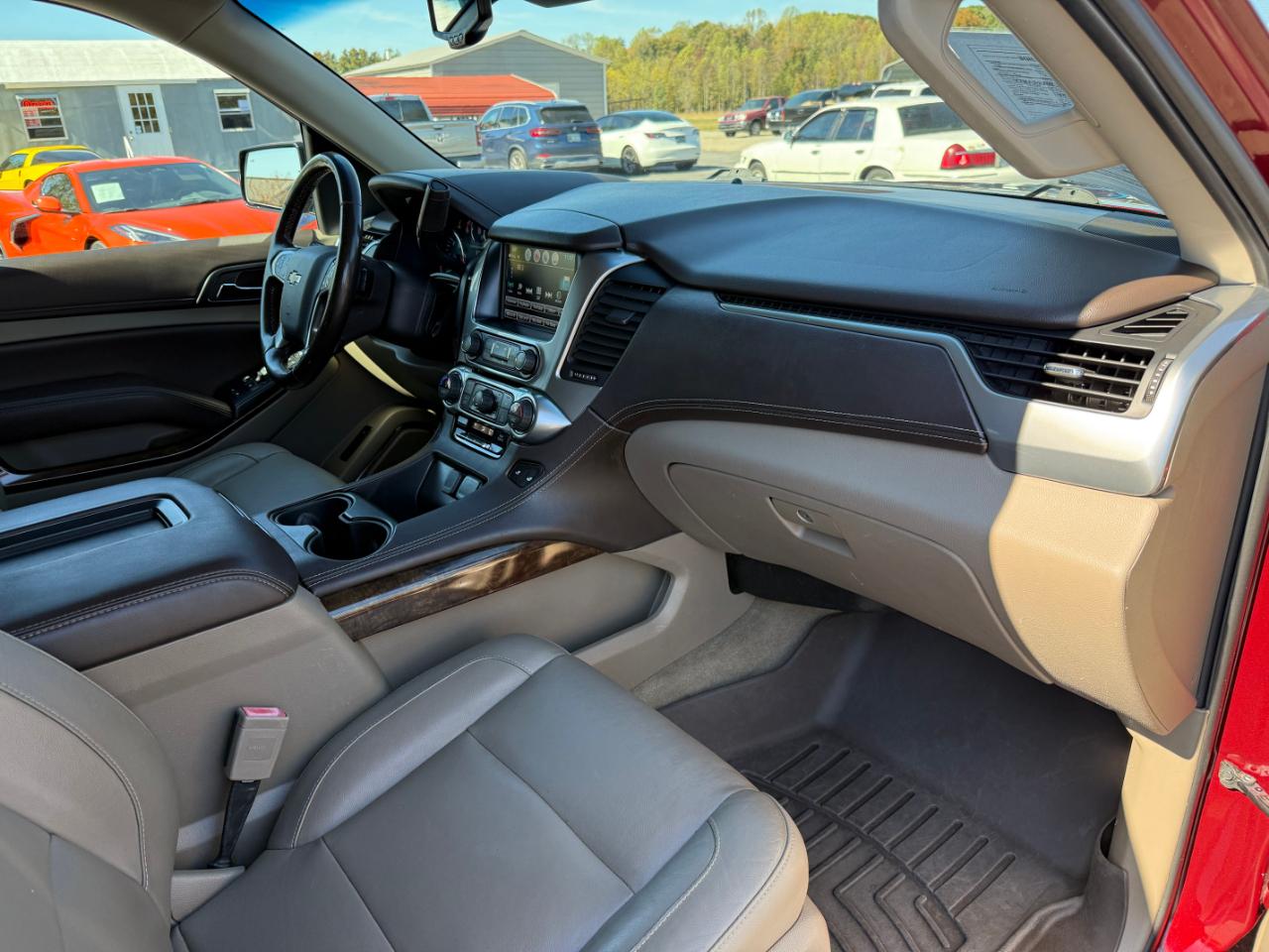 Chevrolet Suburban 4WD 4dr 1500 LT 2019