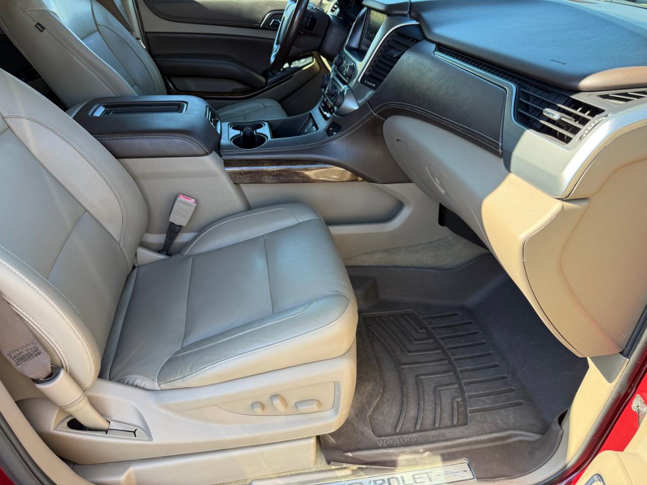Chevrolet Suburban 4WD 4dr 1500 LT 2019