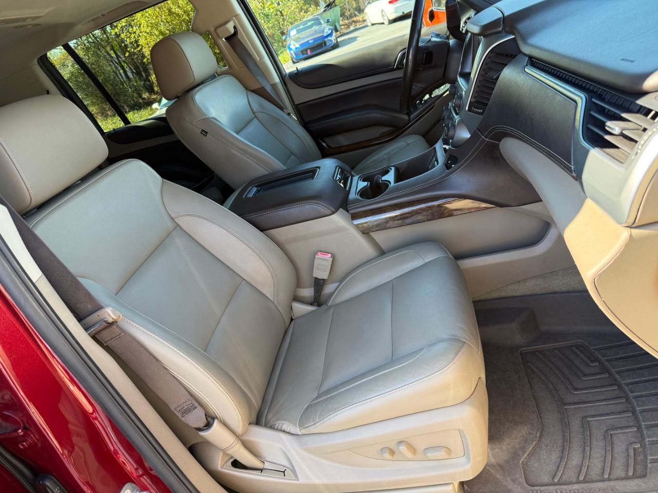 Chevrolet Suburban 4WD 4dr 1500 LT 2019