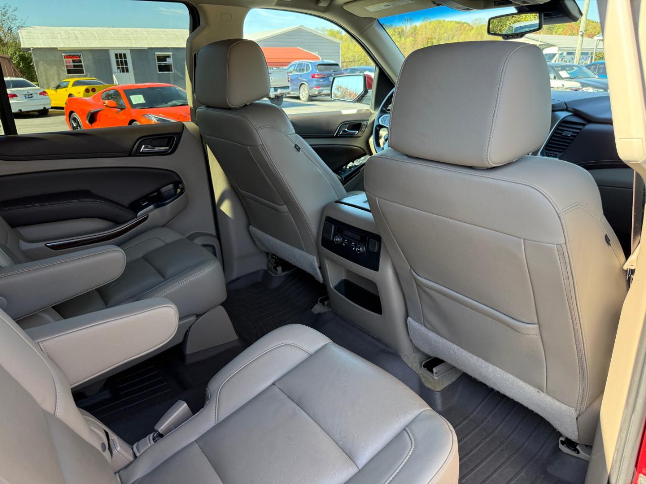 Chevrolet Suburban 4WD 4dr 1500 LT 2019