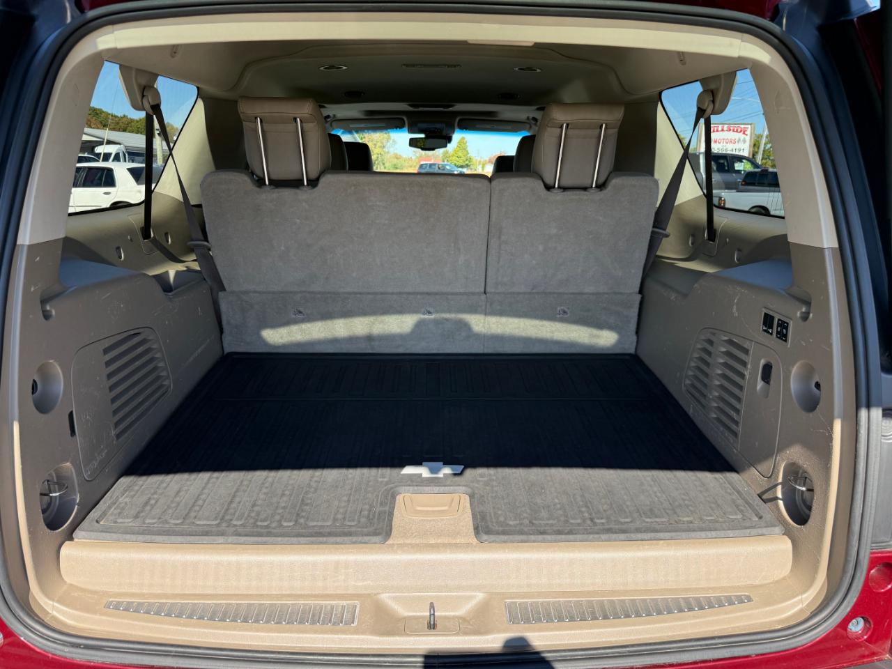 Chevrolet Suburban 4WD 4dr 1500 LT 2019