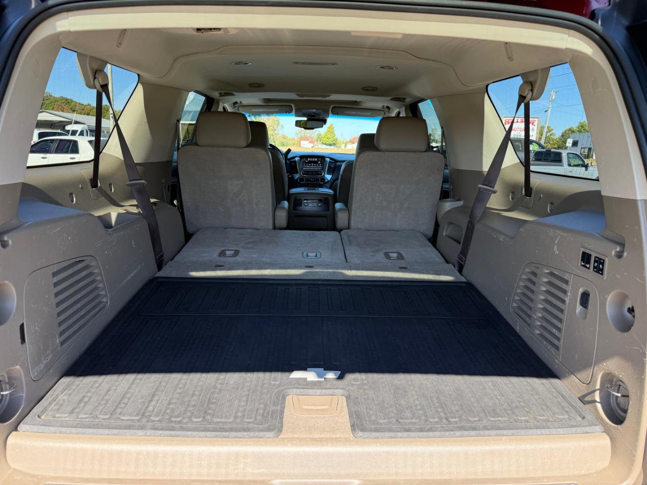 Chevrolet Suburban 4WD 4dr 1500 LT 2019