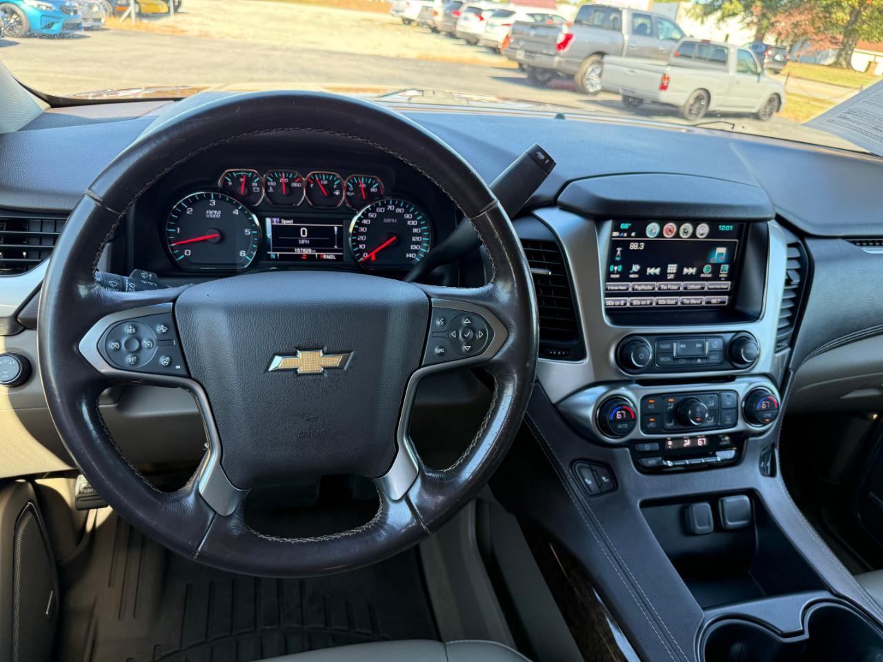 Chevrolet Suburban 4WD 4dr 1500 LT 2019