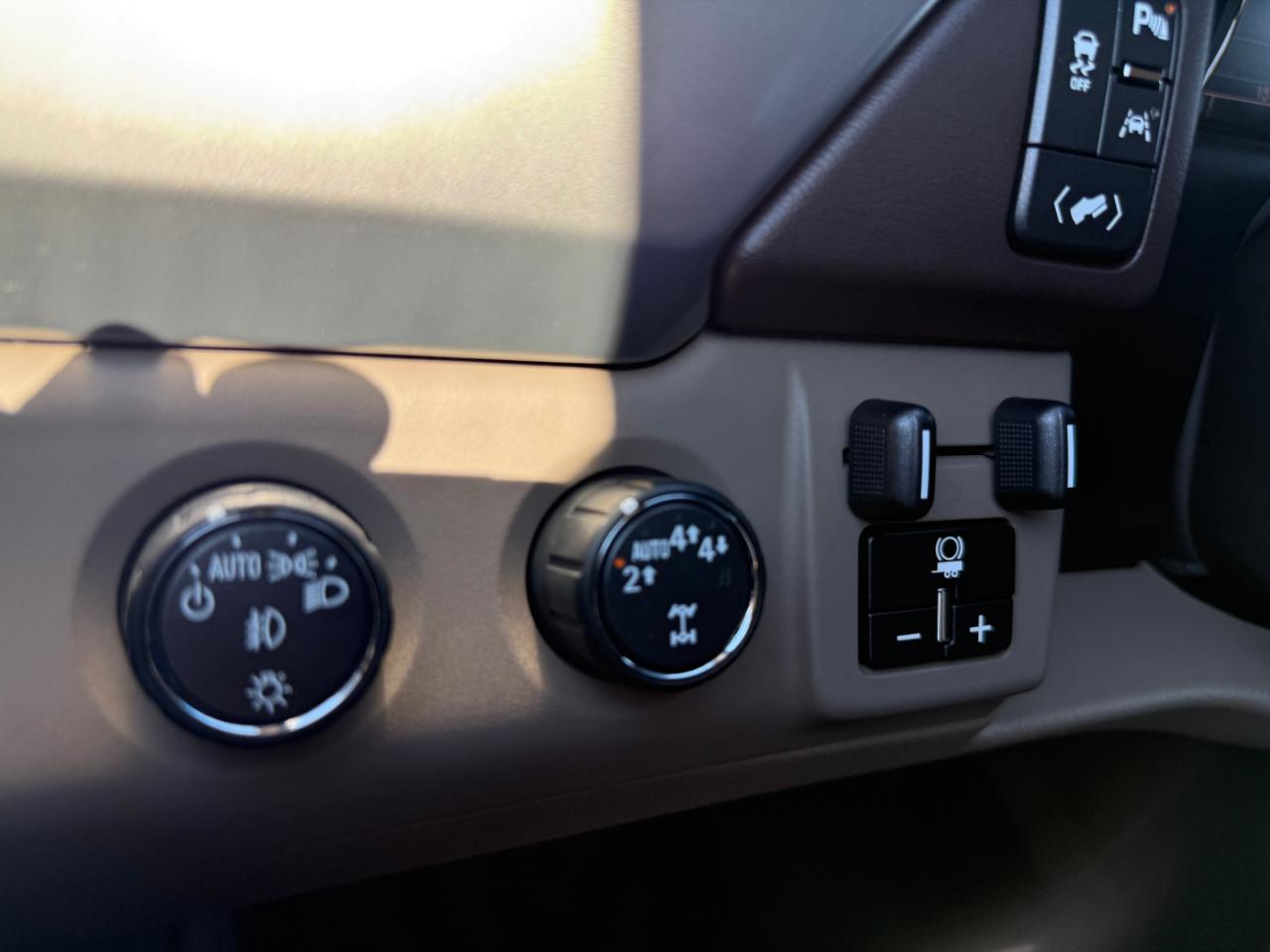 Chevrolet Suburban 4WD 4dr 1500 LT 2019