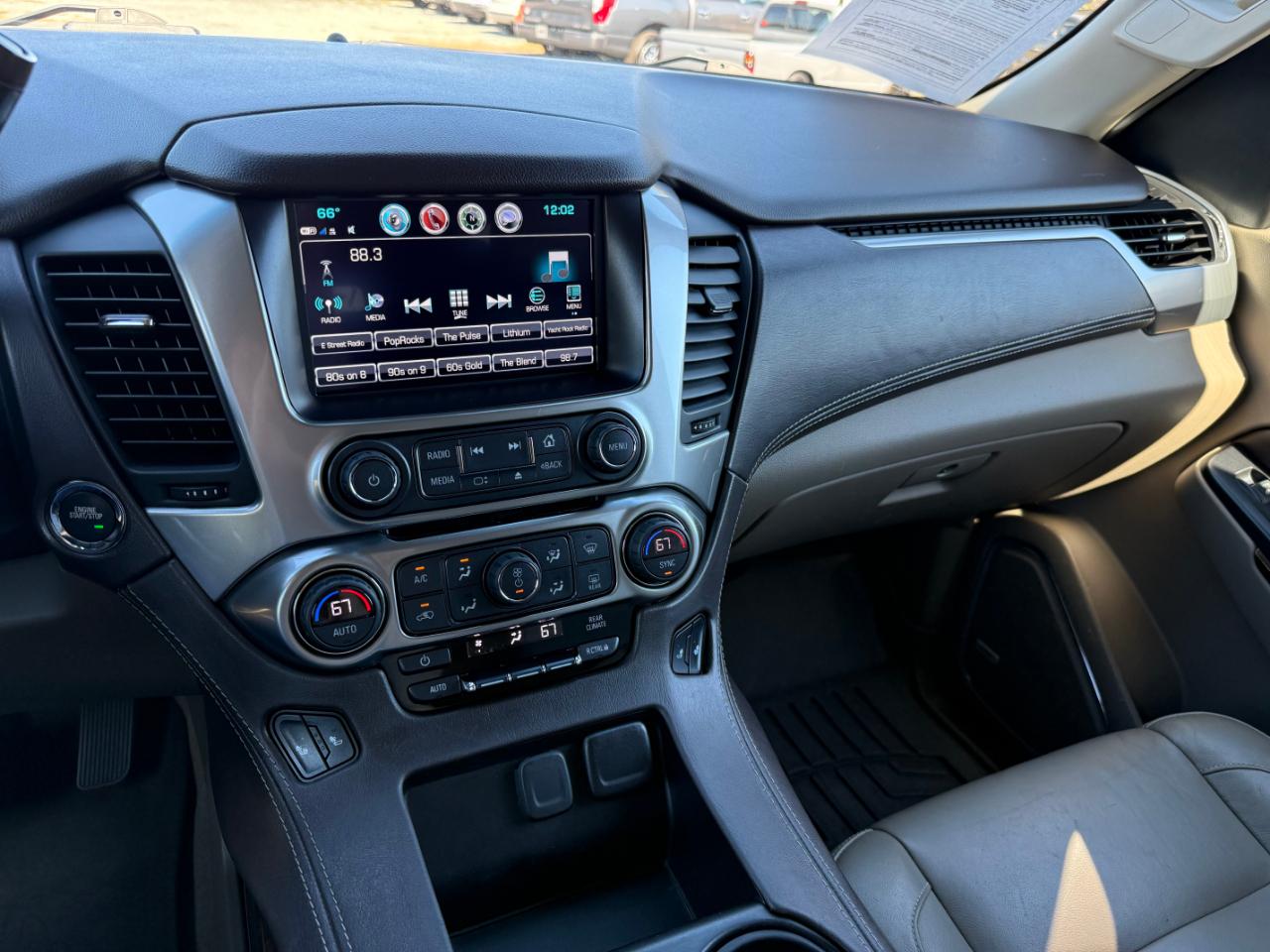 Chevrolet Suburban 4WD 4dr 1500 LT 2019