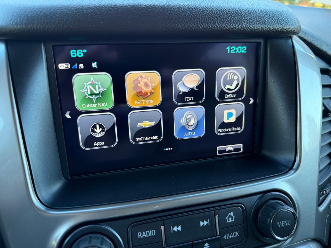 Chevrolet Suburban 4WD 4dr 1500 LT 2019
