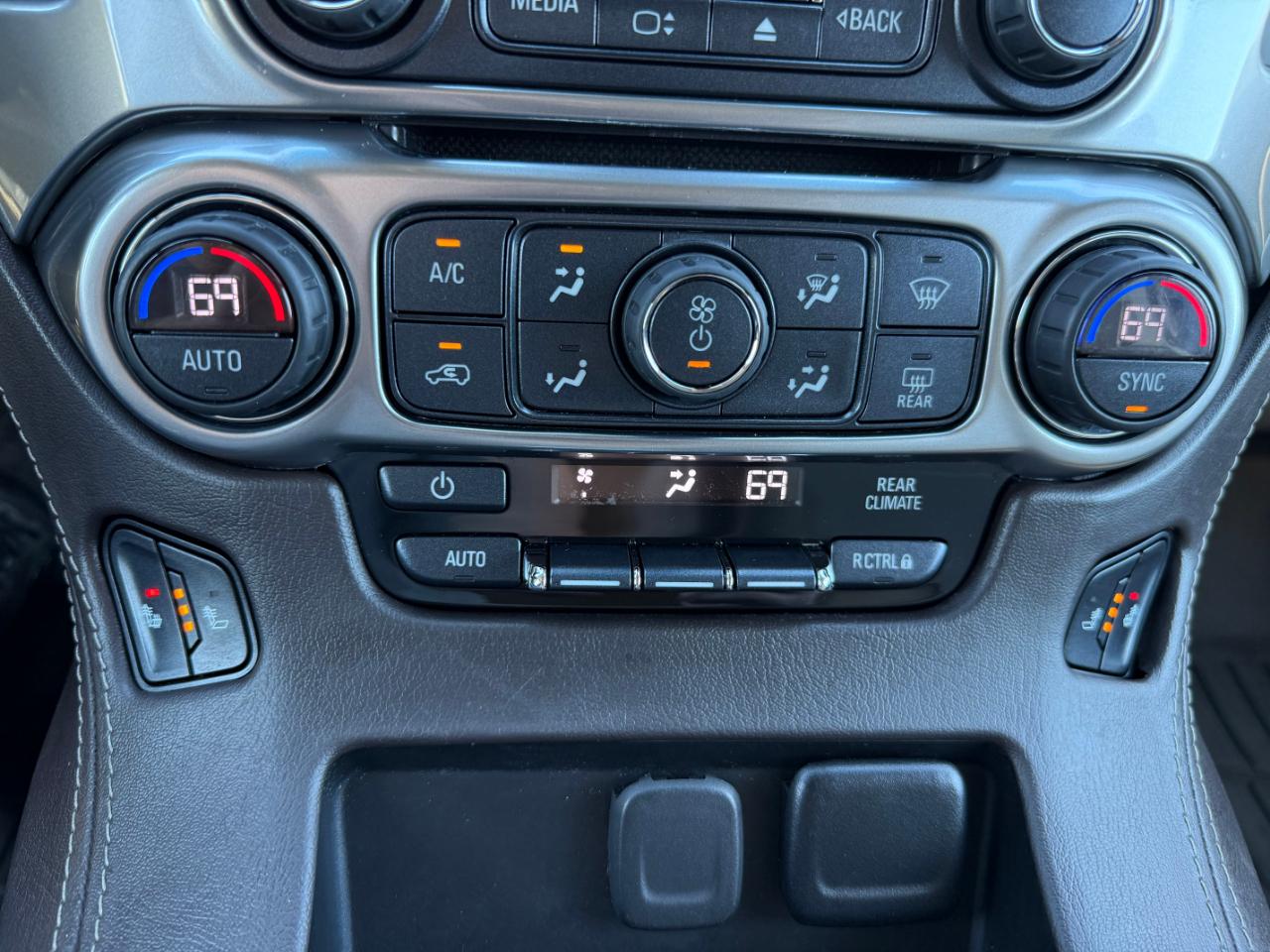 Chevrolet Suburban 4WD 4dr 1500 LT 2019