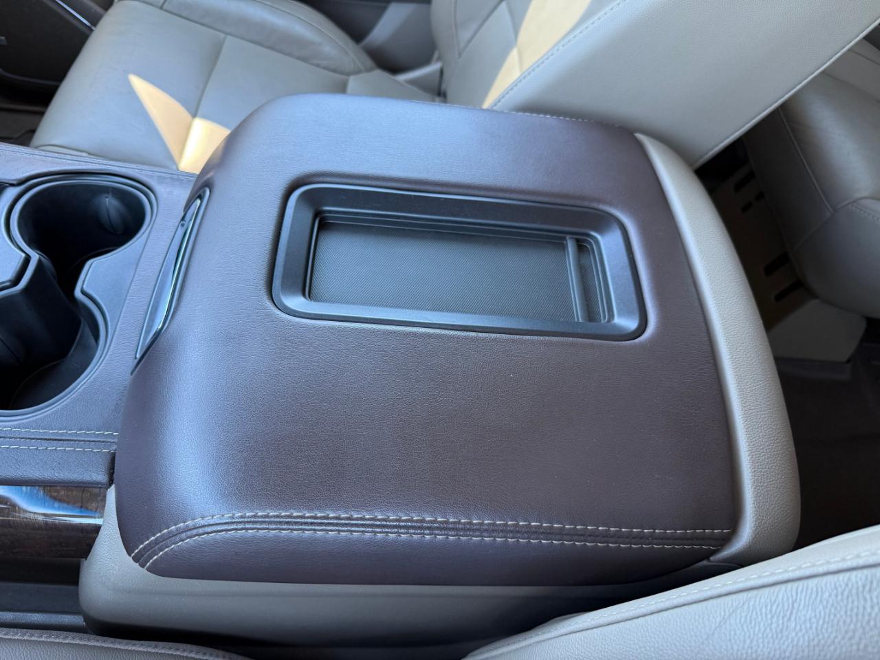 Chevrolet Suburban 4WD 4dr 1500 LT 2019