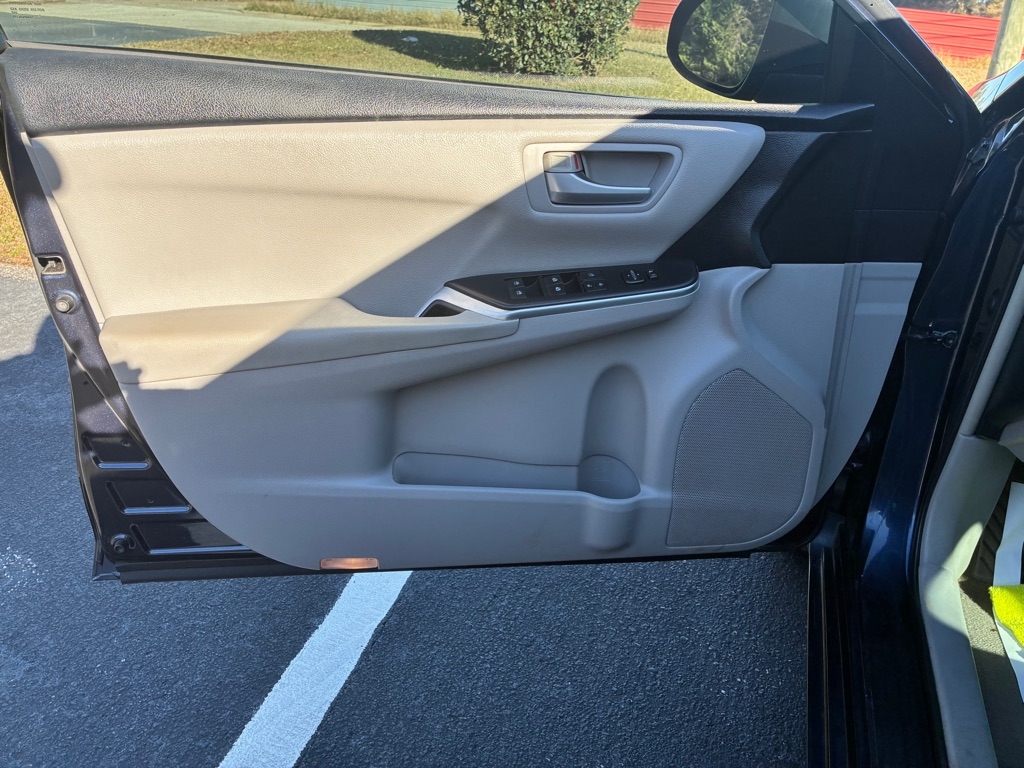 Toyota Camry XLE Auto (Natl) 2017