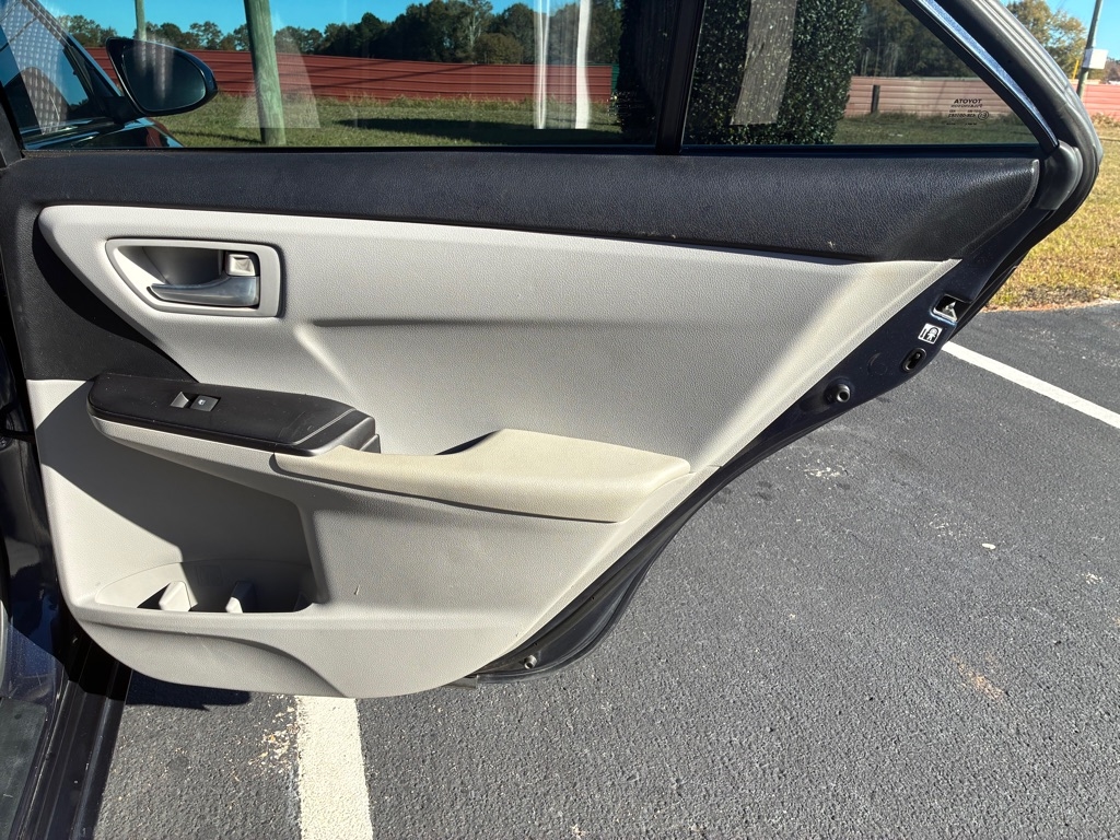 Toyota Camry XLE Auto (Natl) 2017