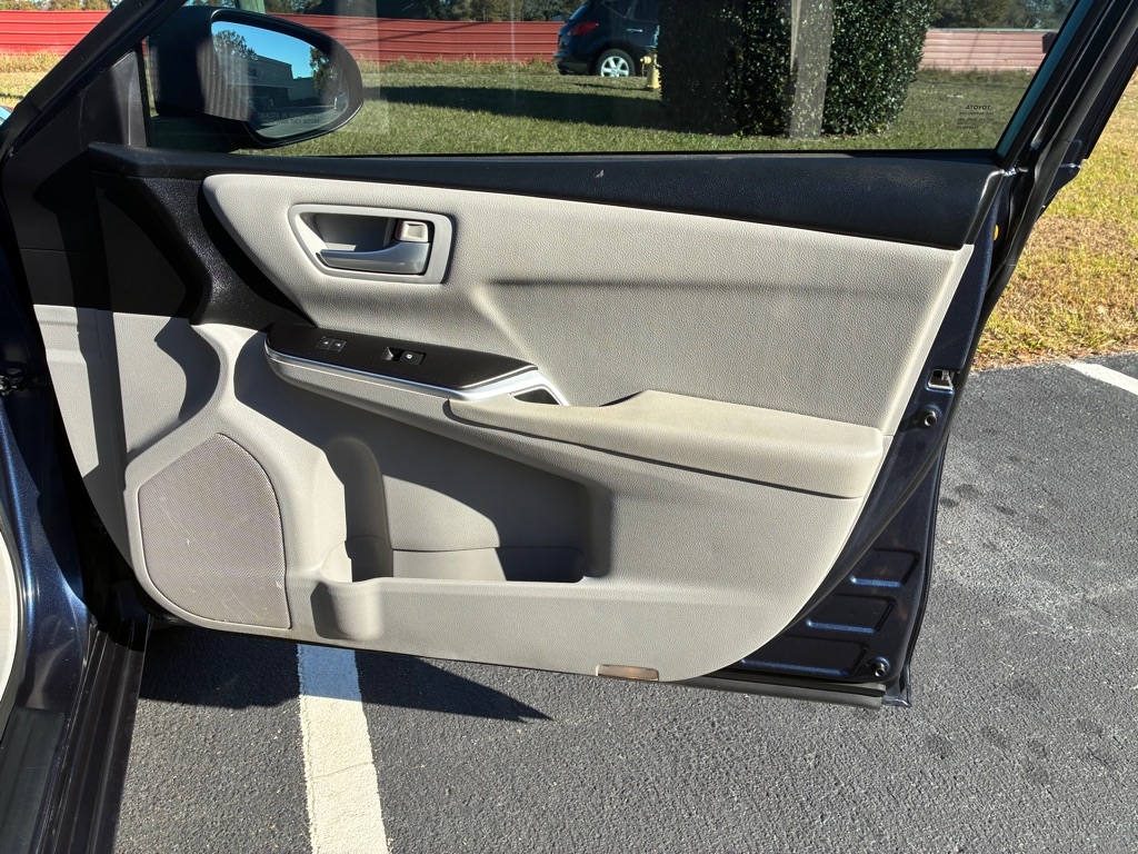 Toyota Camry XLE Auto (Natl) 2017