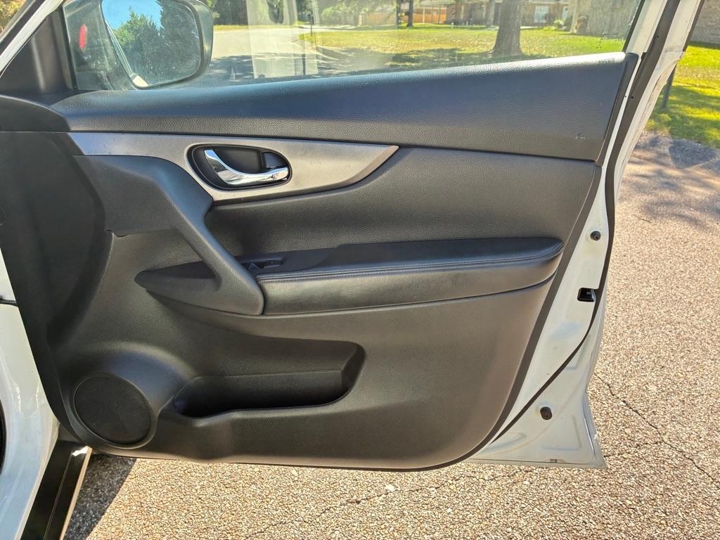 Nissan Rogue AWD 4dr SV 2016